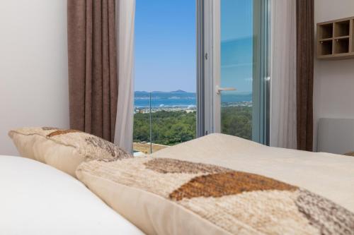 New Luxury Villa "Via"