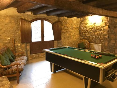 a room with a pool table in a house at Cal Remolins in Coll de Nargó