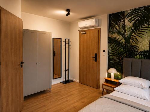 a bedroom with a bed and a closet at APARTHOTEL KLEOSIN in Kleosin