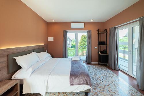 a bedroom with a large bed with orange walls at Foresteria Pian di Spagna 2 in Dubino