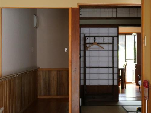 a door leading into a room with a hallway at 卌屋 shioya in Gujo