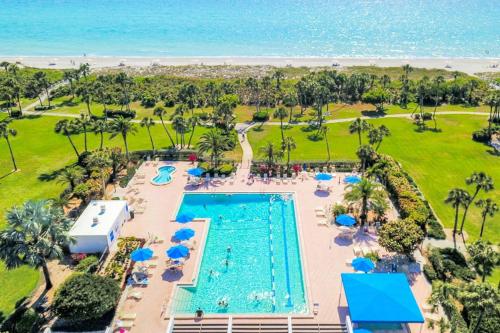 an aerial view of the pool at the resort at Island Time Hideaway in Longboat Key