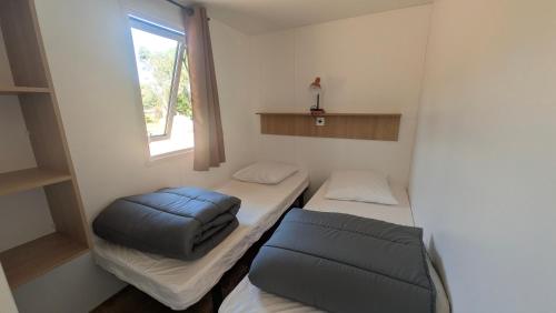 Mobilhome bord de plage camping les chênes