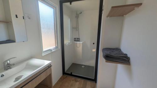 Mobilhome bord de plage camping les chênes