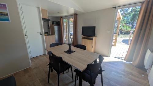 Mobilhome bord de plage camping les chênes