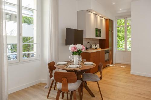 Cannes Croisette Renovated Luxury apartment