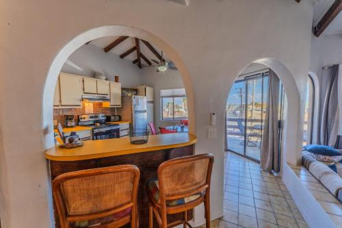 a kitchen with an archway and a counter with chairs at MarBrisas 3 Bed 2 Bath in Puerto Peñasco