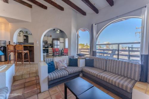 a living room with a couch and a kitchen at MarBrisas 3 Bed 2 Bath in Puerto Peñasco