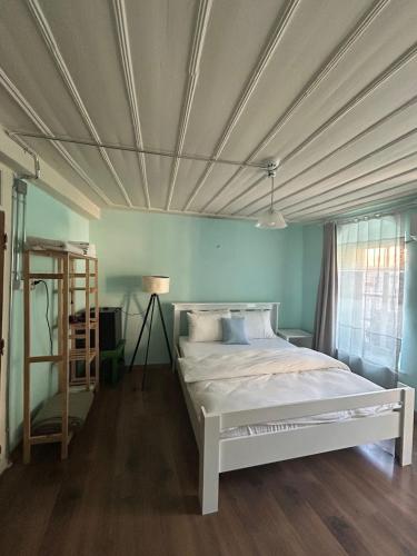 a bed in a room with a ceiling at Ayvalık 1892 Konukevi in Ayvalık