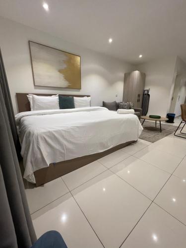 a bedroom with a large white bed in a room at Spacious Studio Apt Airport Residential in Accra