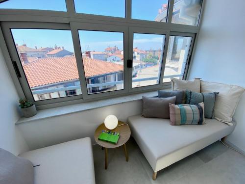 Top Floor 2-Bed, New Kitchen & Bathroom near Arena