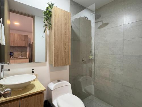 a bathroom with a toilet and a sink and a shower at Parque de La 93 - Elite Flats in Bogotá