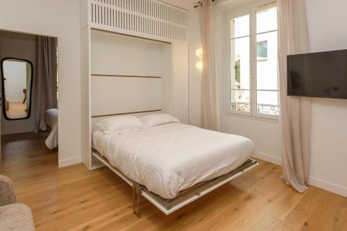 Cannes Croisette Renovated Luxury apartment