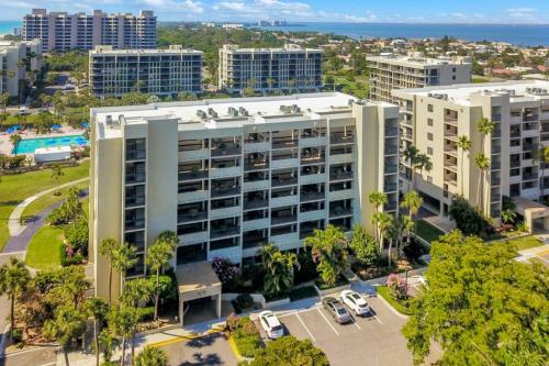an aerial view of a large apartment building at Paradise Time Hideaway in Longboat Key