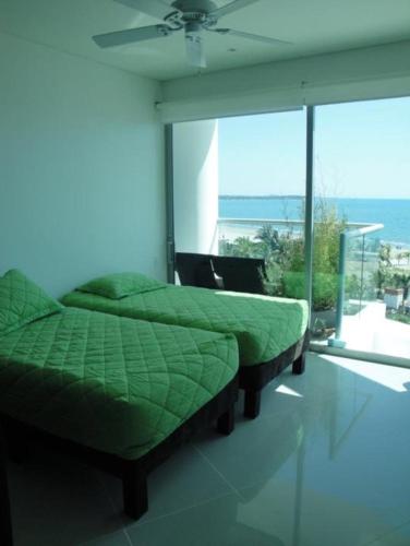 a bedroom with two beds and a view of the ocean at Apartamento Cartagena Alquiler - Edif Seaway 935 in Cartagena de Indias