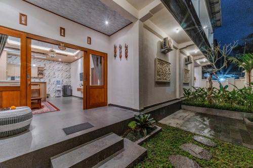 a home with a door and a yard at Junna House Ubud in Payangan
