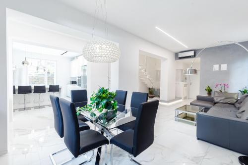 Macan Luxury Apartment photo 42