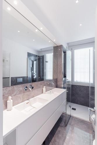 Macan Luxury Apartment photo 14