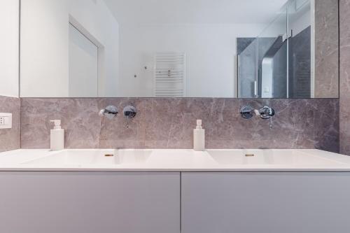 Macan Luxury Apartment photo 15