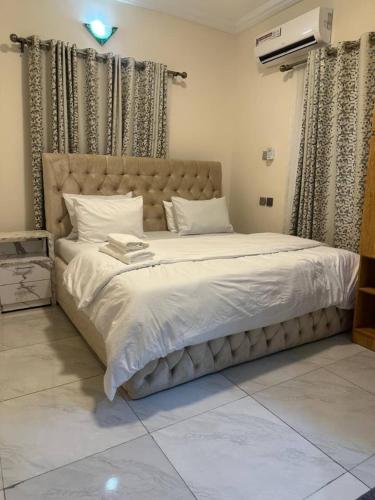 a bedroom with a large bed with white sheets at Hayorttas Apartment in Cardoso