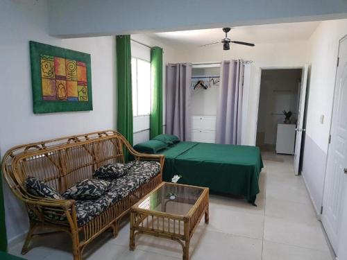 a living room with a couch and a bed at Apartamento Finca Verde in Las Carreras