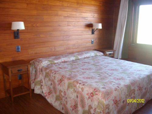 Ένα ή περισσότερα κρεβάτια σε δωμάτιο στο Hotel Horacio Quiroga