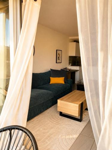Bright apartment with balcony, pool, and tennis court