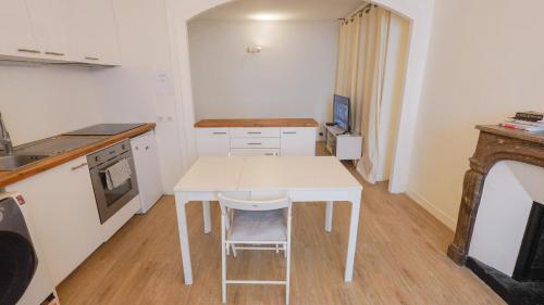 7 Historic Marais Studio near Bastille & metro