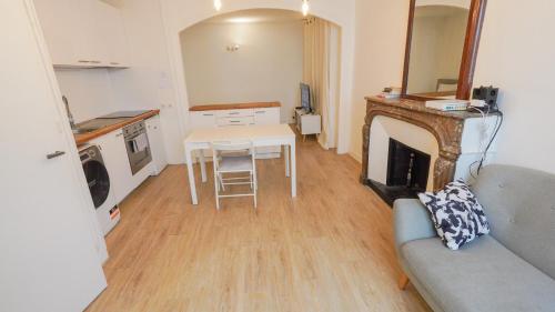 7 Historic Marais Studio near Bastille & metro