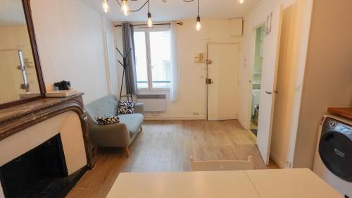 7 Historic Marais Studio near Bastille & metro