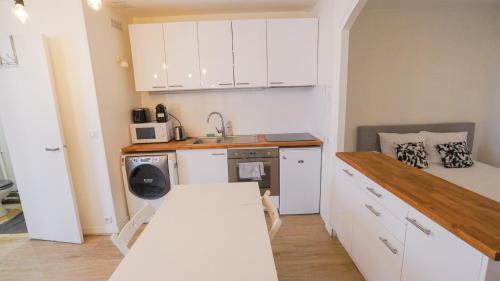 7 Historic Marais Studio near Bastille & metro
