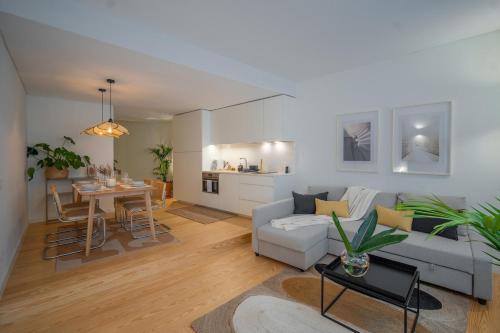 The Alluring - Central and Spacious 2 Bedroom