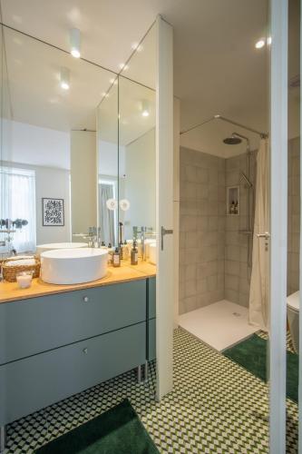The Alluring - Central and Spacious 2 Bedroom