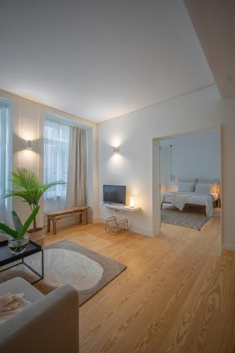 The Alluring - Central and Spacious 2 Bedroom