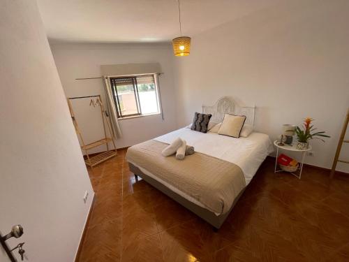 a bedroom with a bed and a window at Pousada Mar de Calma in Montemor-o-Novo