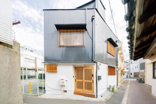 東聖居 難波 関空直通 天下茶屋駅7分 4ベッド Switchで遊べる宿