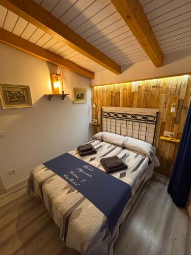 a bedroom with a large bed in a room at La Era de Sandra in Sonseca