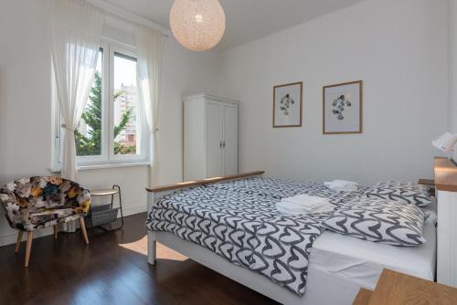 Apartments with parking space Rijeka - 25524