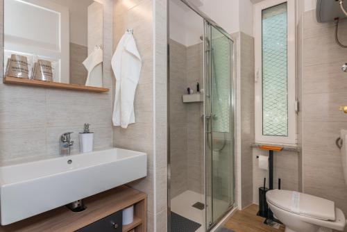 Apartments with parking space Rijeka - 25524