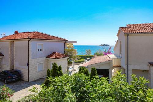 Apartments by the sea Rogoznica - 25832
