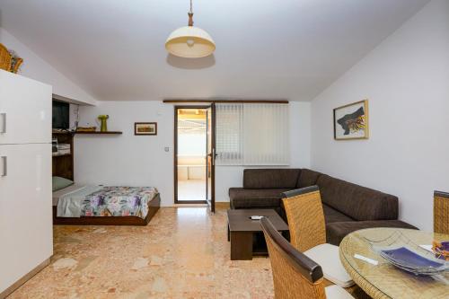 Apartments by the sea Rogoznica - 25832