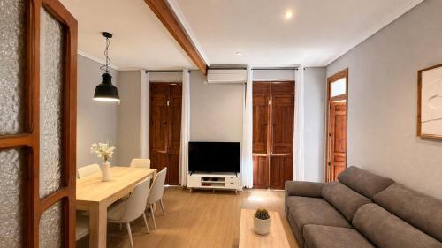 Alicante City Center 3BR - Sleeps 8 - Near Beach