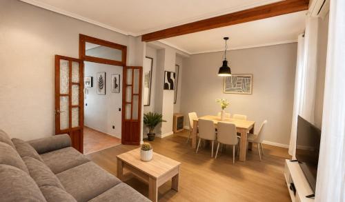 Alicante City Center 3BR - Sleeps 8 - Near Beach