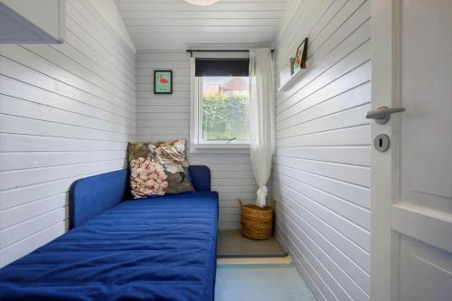 a small room with a blue couch in a tiny house at SL369-Rude-Hvirvilsvej-4 in Bisserup