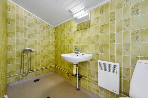 a bathroom with a sink and a toilet at SL369-Rude-Hvirvilsvej-4 in Bisserup
