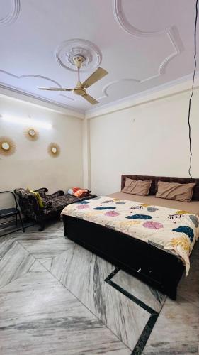 a bedroom with a bed and a ceiling at Kamlesh Niwas in Rishīkesh
