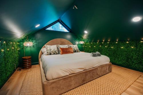 a bedroom with a bed in a room with green walls at The Taoist 5min to Gorge with Private Cliffs in Rogers
