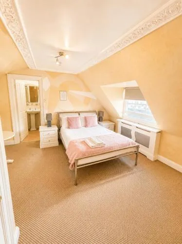 12A Regency Square photo 4
