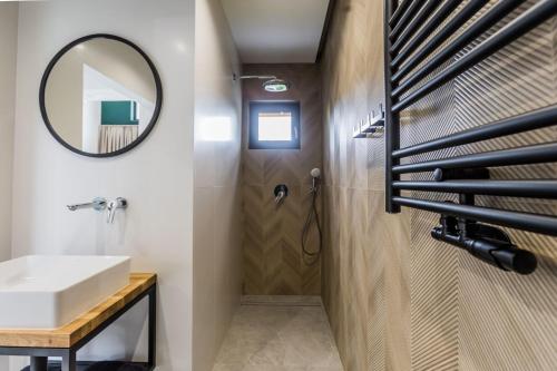 a bathroom with a sink and a mirror at Mare Boutique Houses in Niechorze