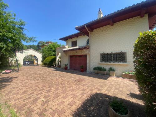 Villa avec Piscine Intérieure, 5 Chambres, Proche Plage et Commerces à Arcachon